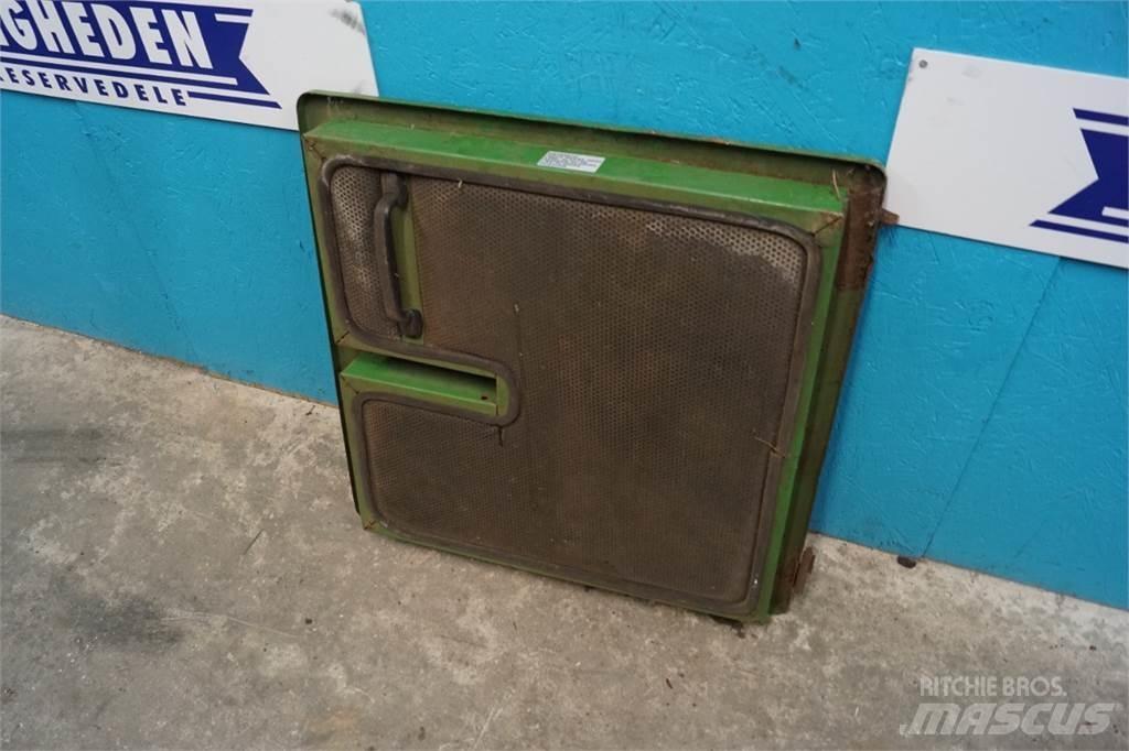 John Deere 3040 Kabīnes un interjers