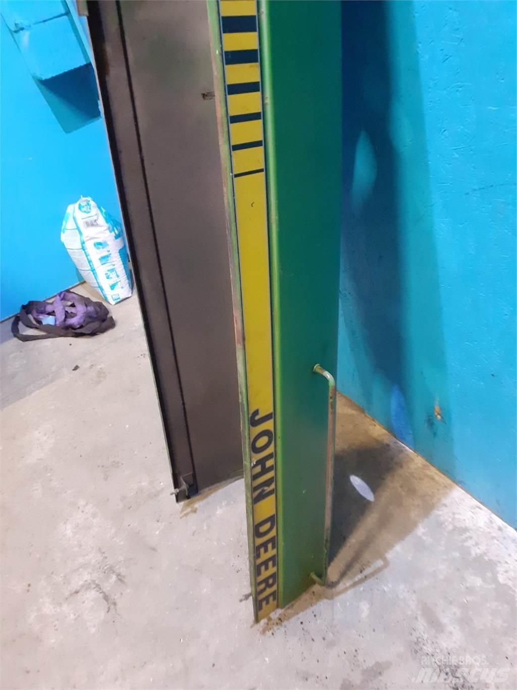 John Deere 3140 Cits traktoru papildaprīkojums