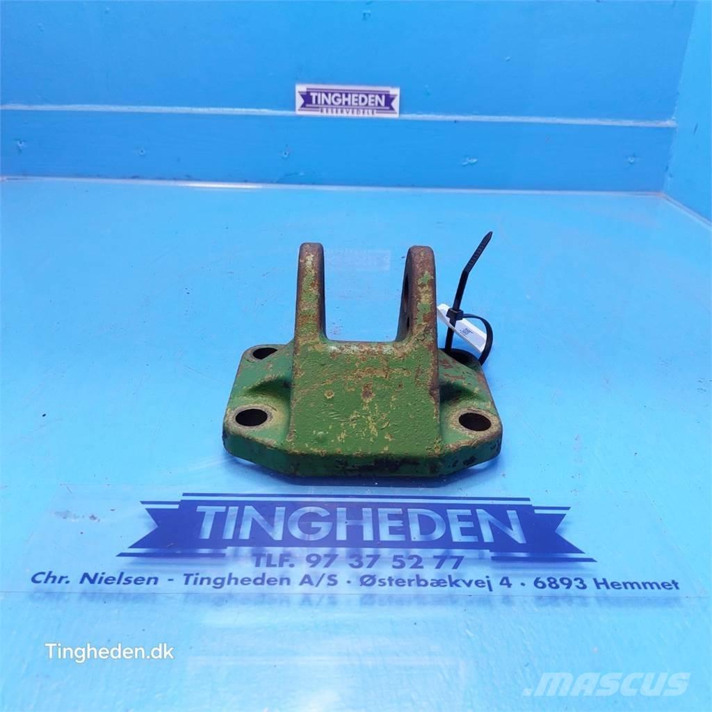 John Deere 3140 Cits traktoru papildaprīkojums