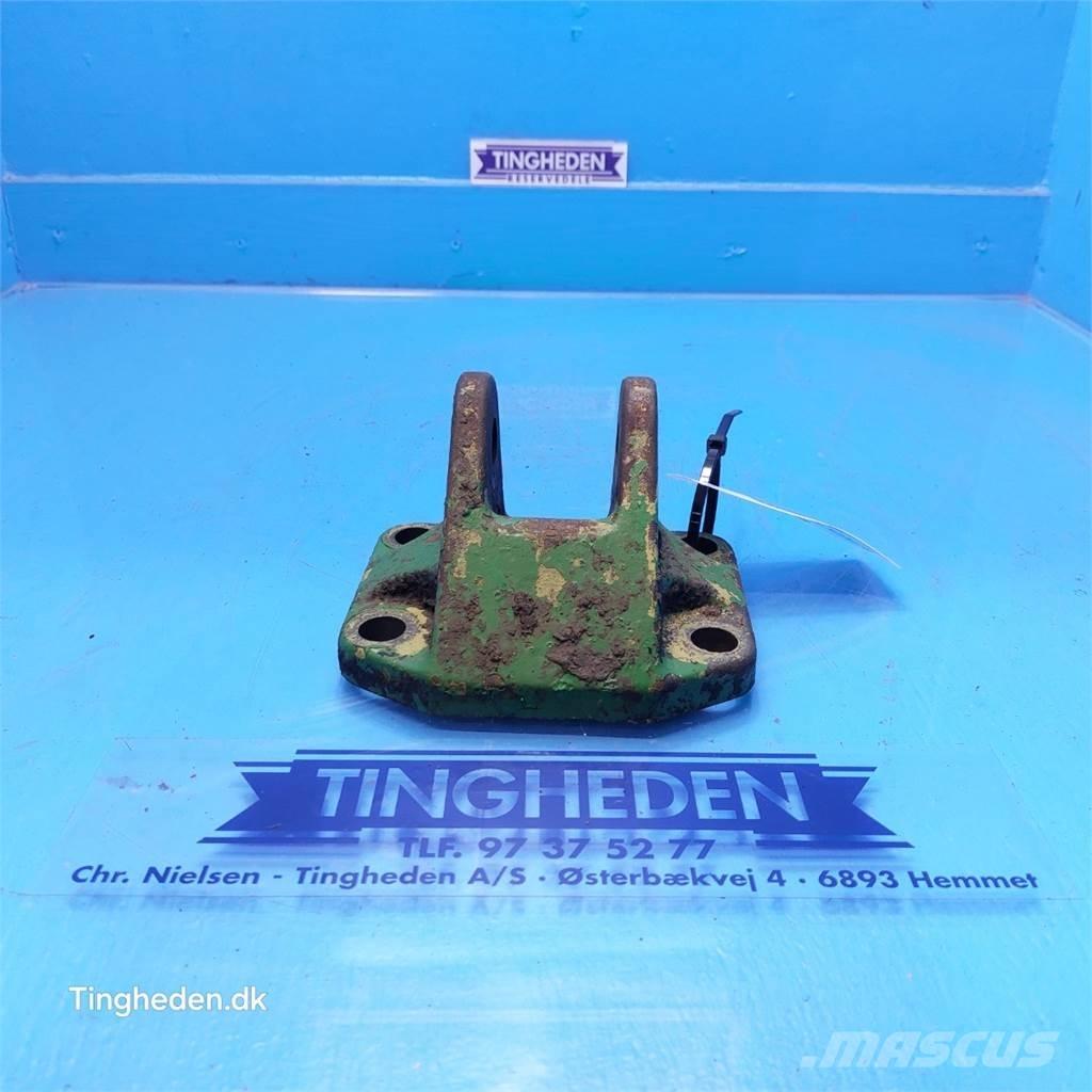 John Deere 3140 Cits traktoru papildaprīkojums