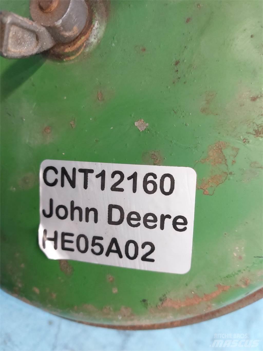 John Deere 3340 Dzinēji