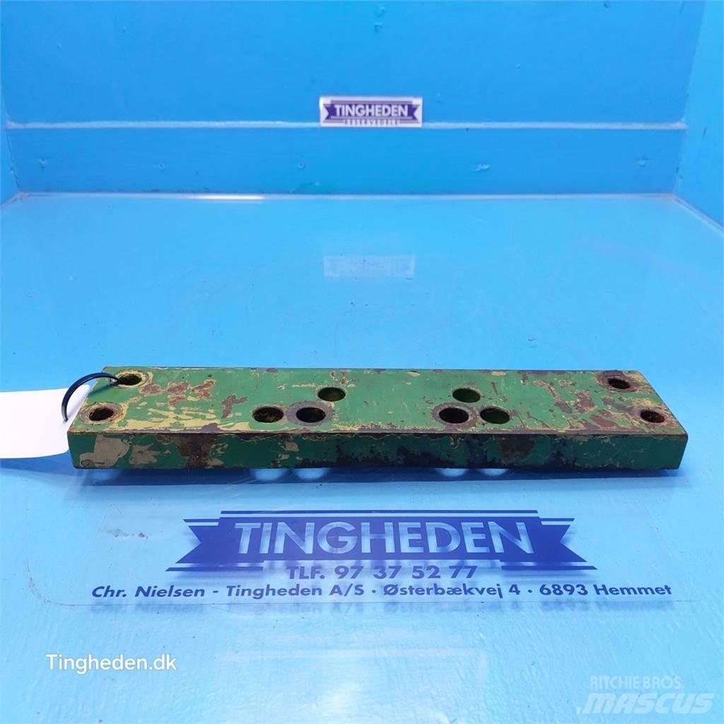 John Deere 3350 Cits traktoru papildaprīkojums