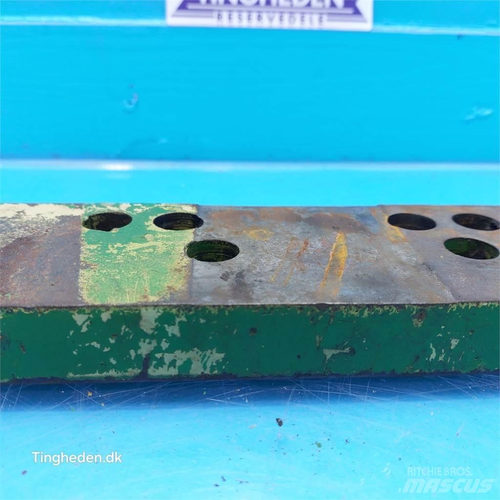 John Deere 3350 Cits traktoru papildaprīkojums