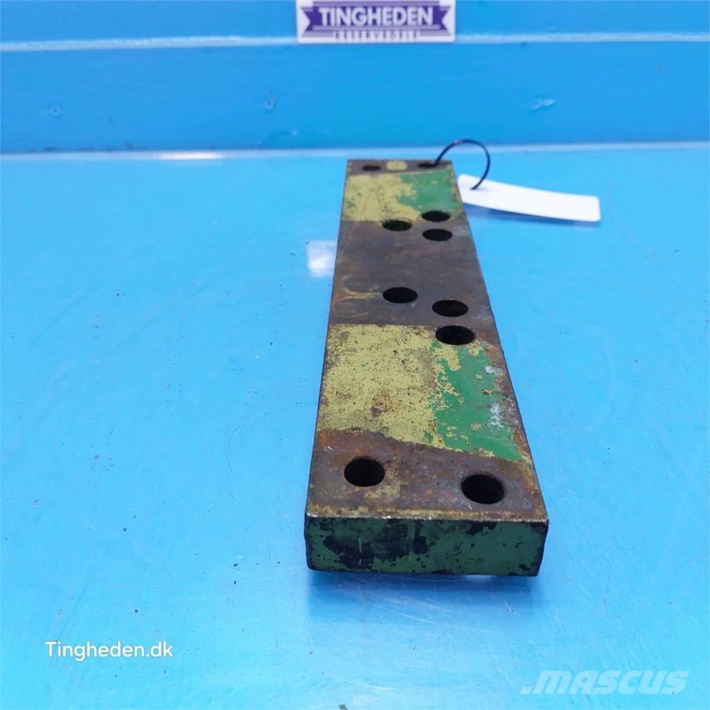 John Deere 3650 Cits traktoru papildaprīkojums