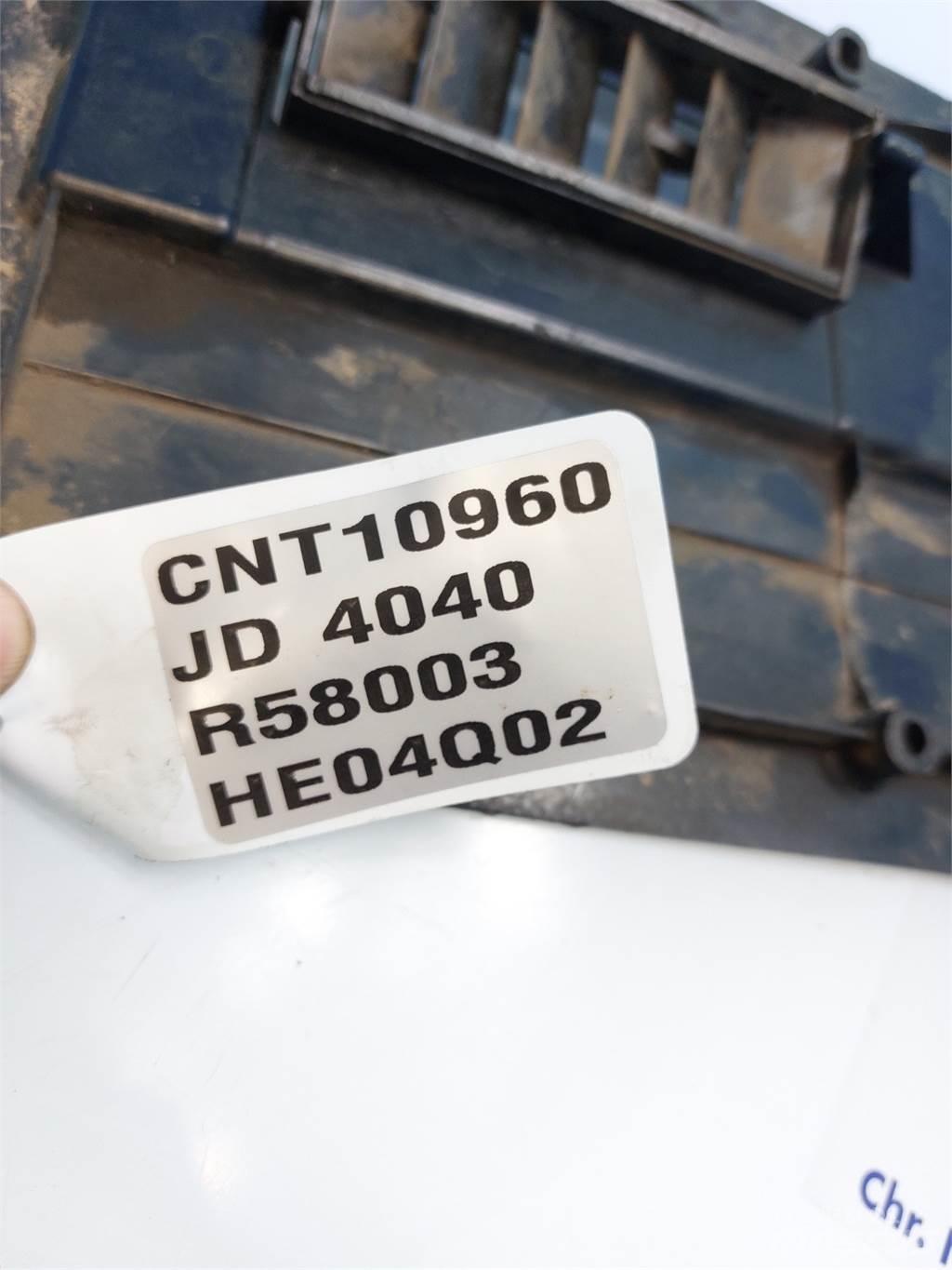 John Deere 4040 Kabīnes un interjers