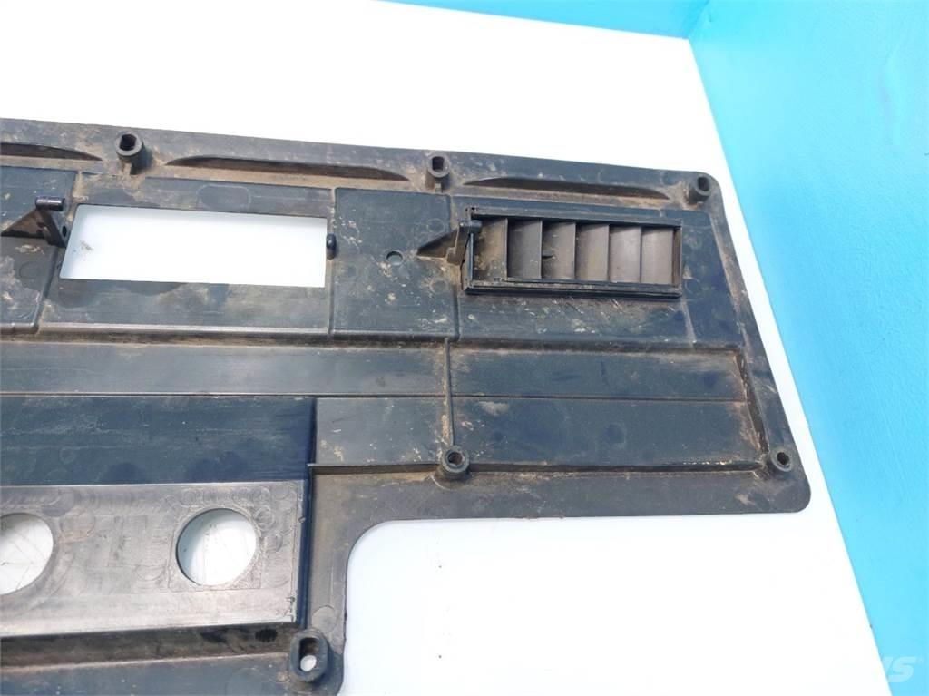 John Deere 4040 Kabīnes un interjers