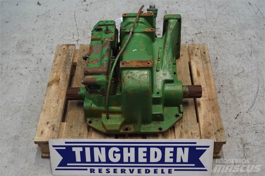John Deere 4240 Cits traktoru papildaprīkojums