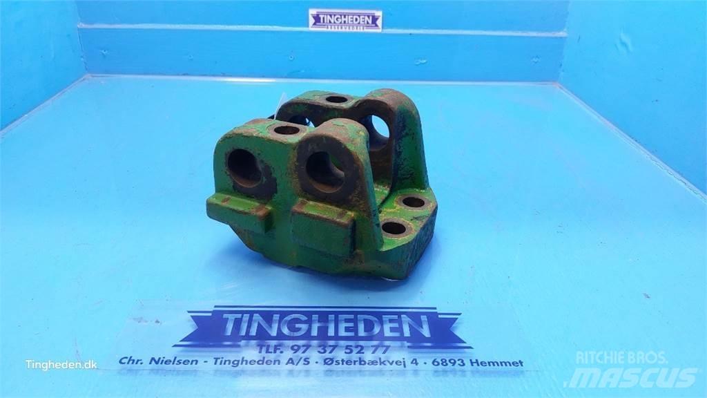 John Deere 4255 Cits traktoru papildaprīkojums