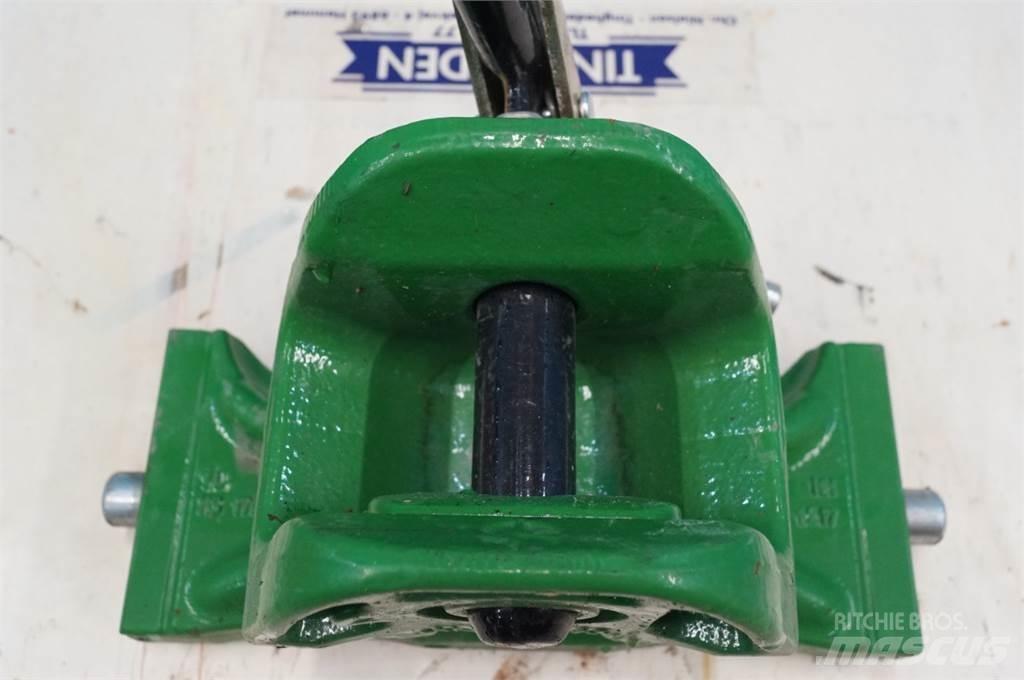 John Deere 5115M Cits traktoru papildaprīkojums