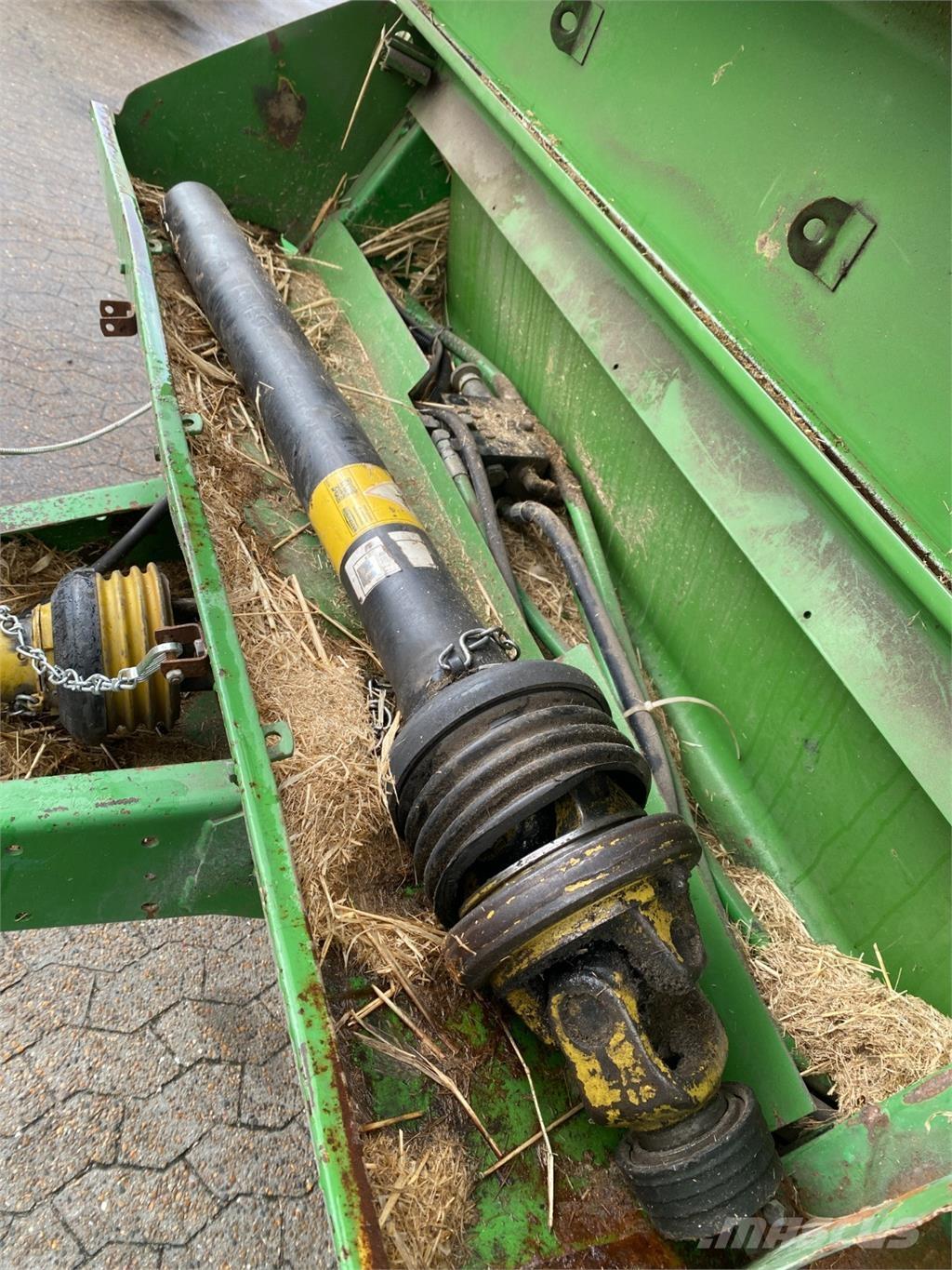 John Deere 550 Rituļu preses