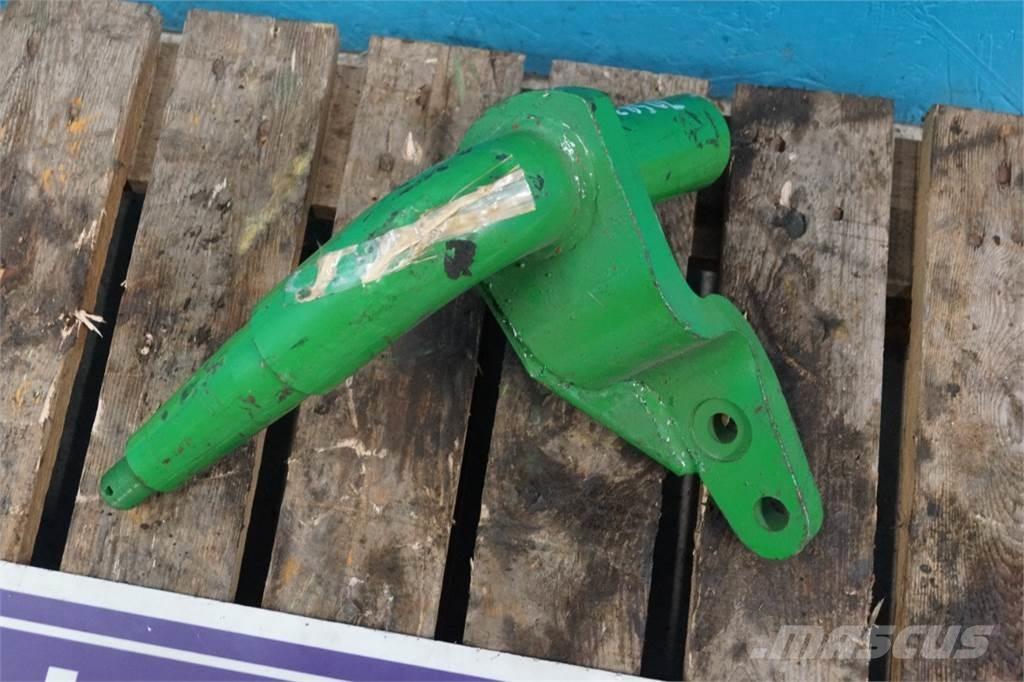 John Deere 5830 Siena un lopbarības novākšanas mašīnu piederumi
