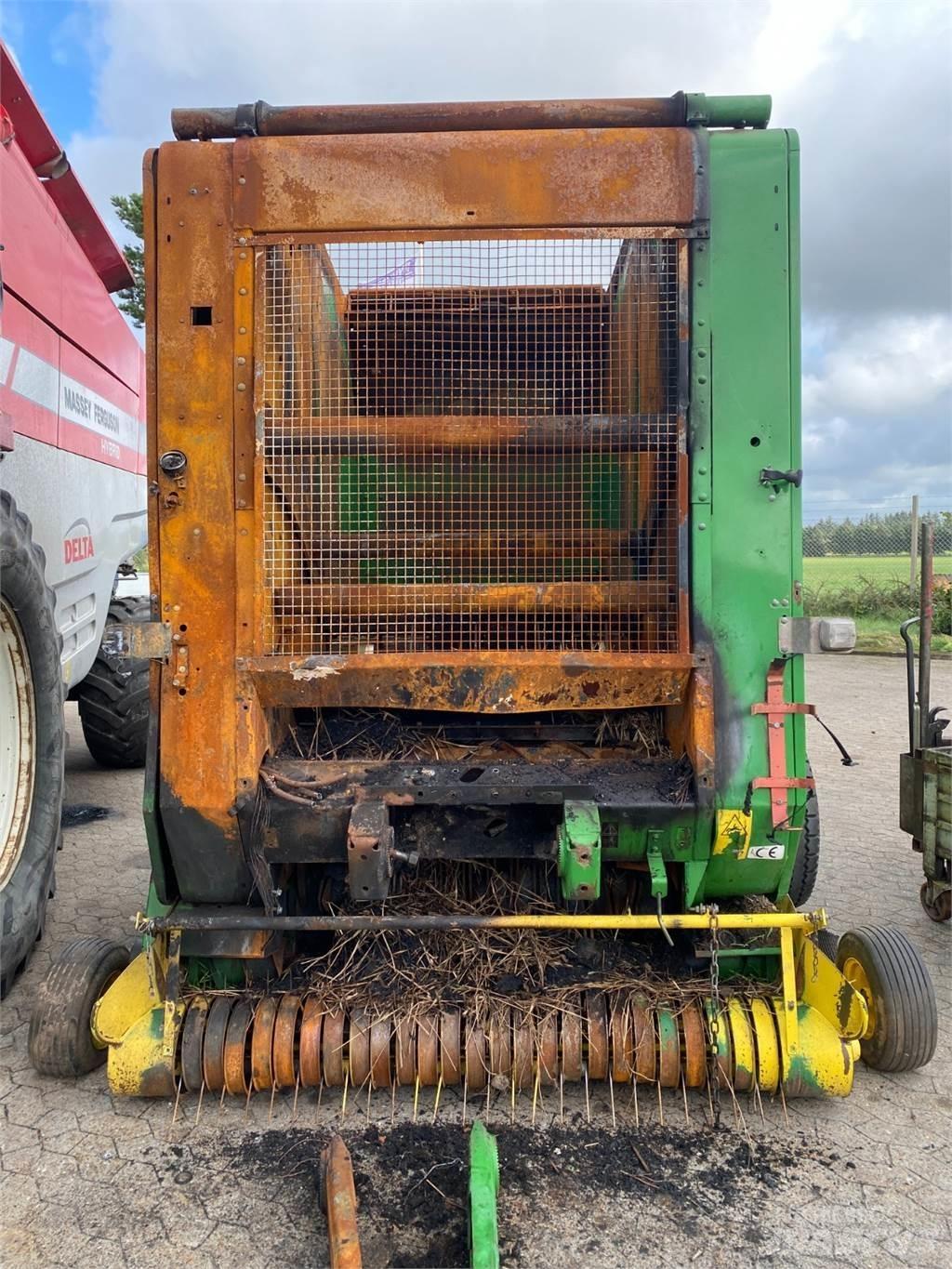 John Deere 590 Rituļu preses