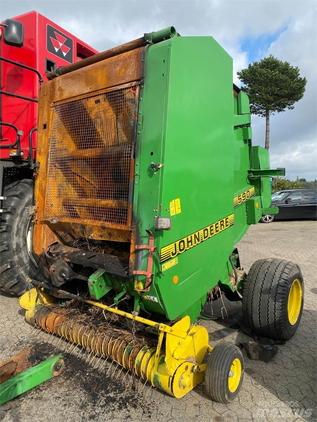 John Deere 590 Rituļu preses
