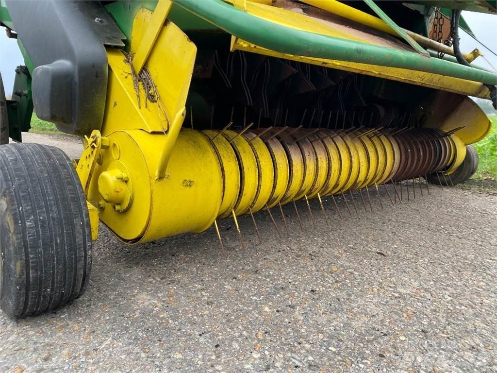 John Deere 592 Rituļu preses