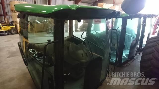 John Deere 6155 Kabīnes un interjers