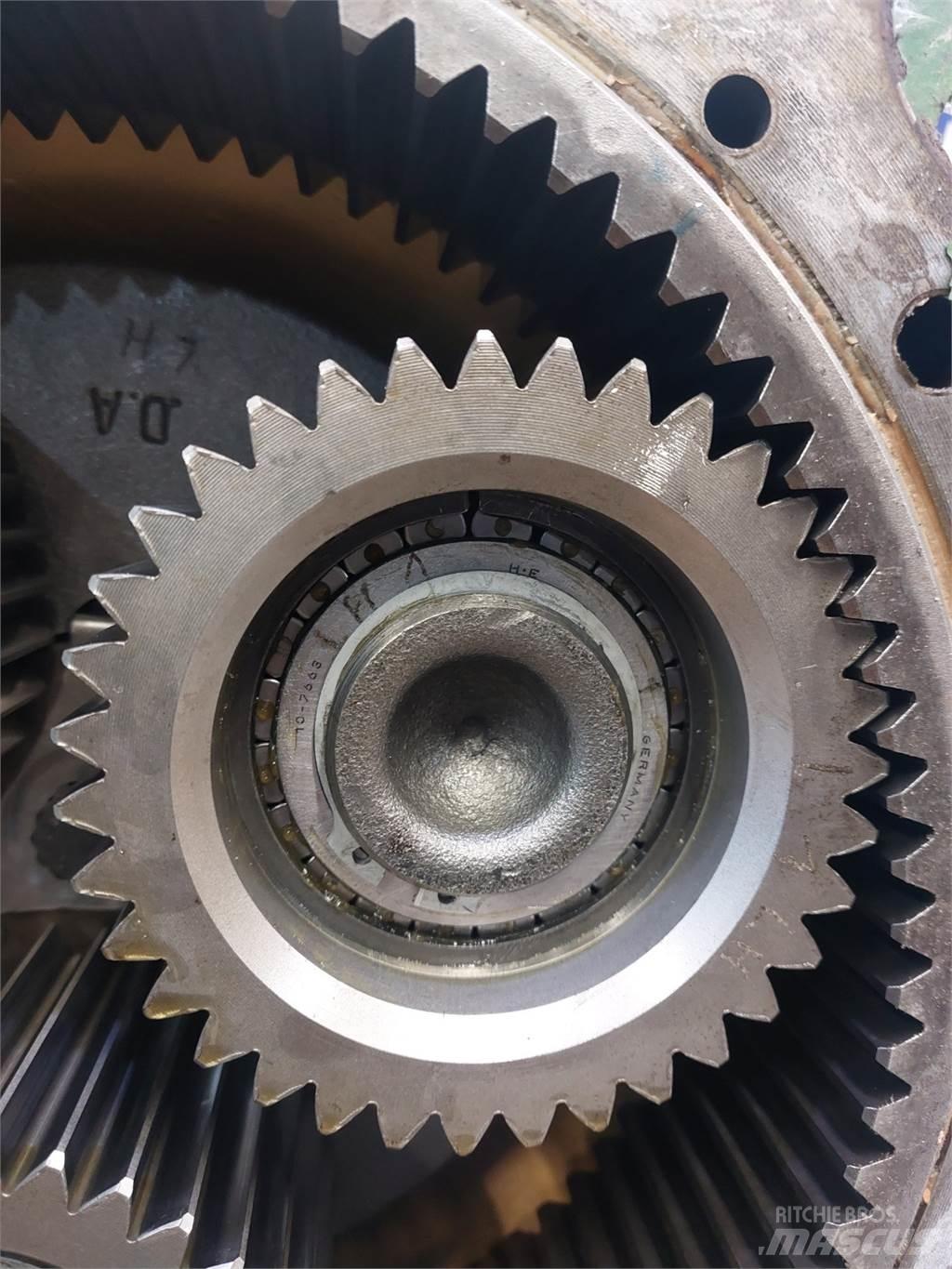 John Deere 6400 Cits traktoru papildaprīkojums