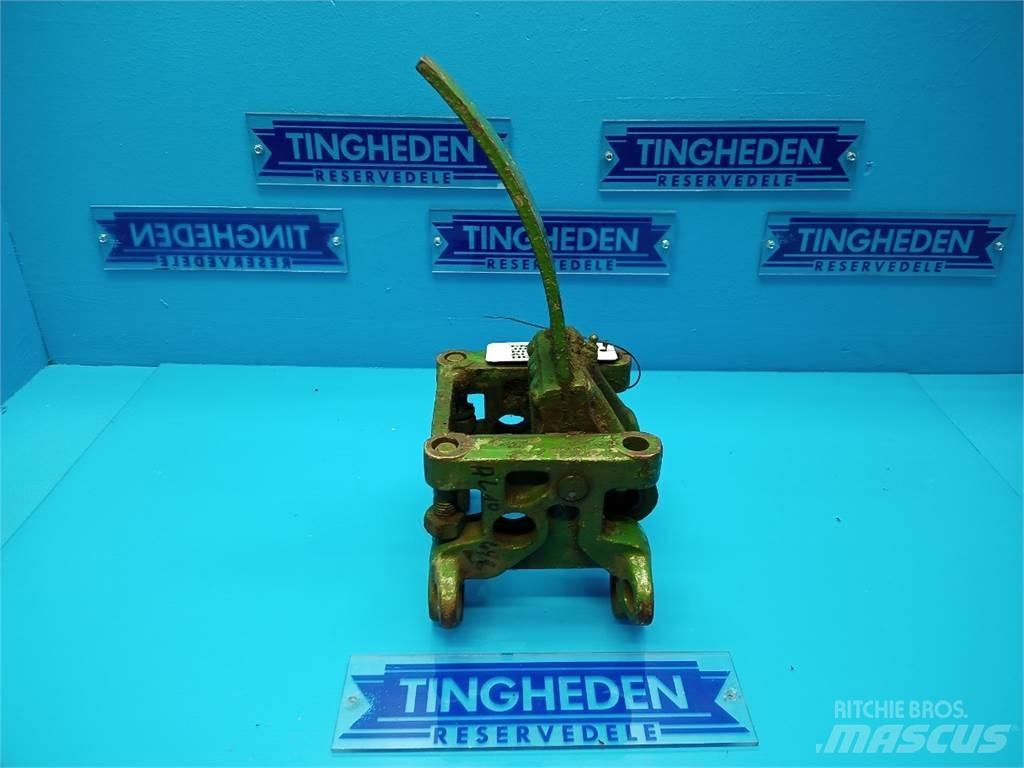 John Deere 710 Cits traktoru papildaprīkojums
