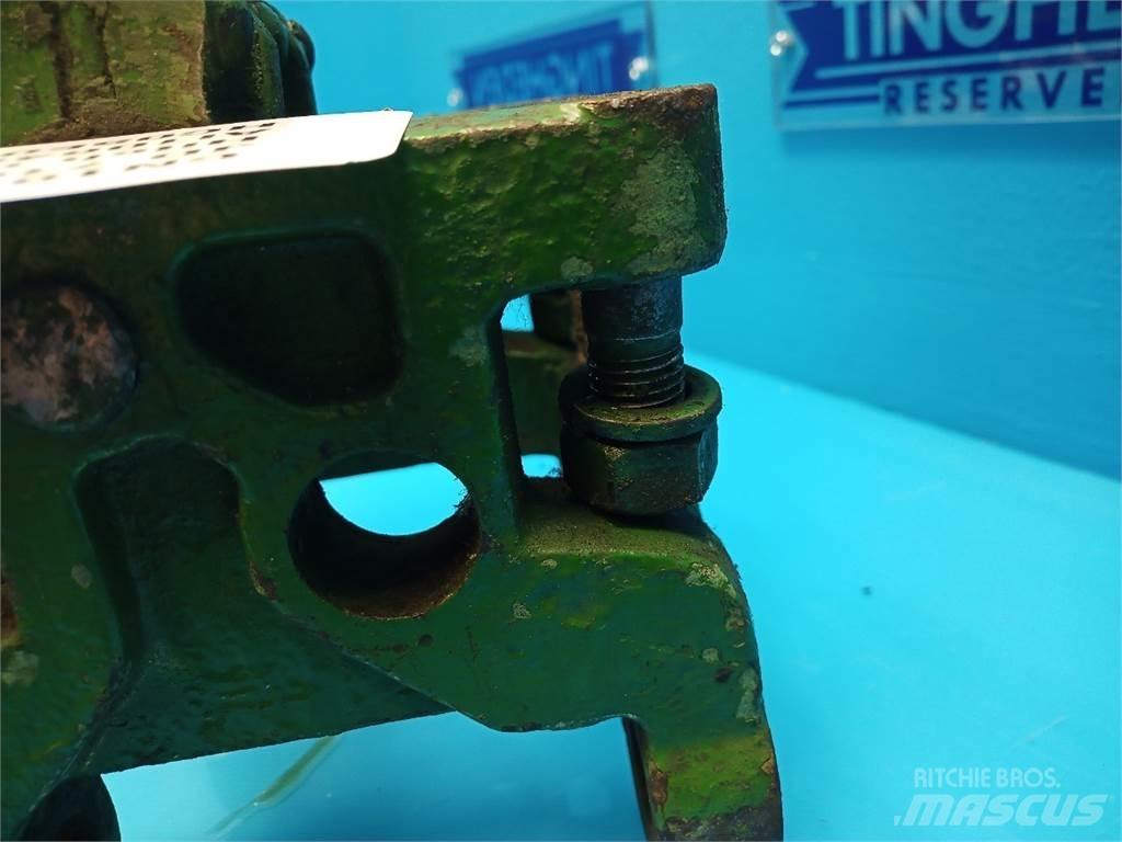 John Deere 710 Cits traktoru papildaprīkojums
