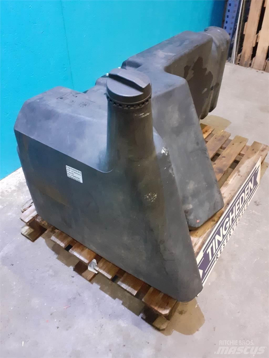 John Deere 7500 Cits traktoru papildaprīkojums