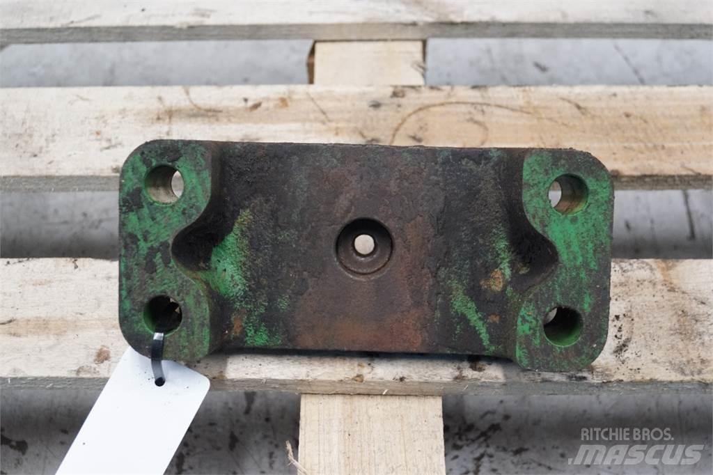 John Deere 7600 Cits traktoru papildaprīkojums