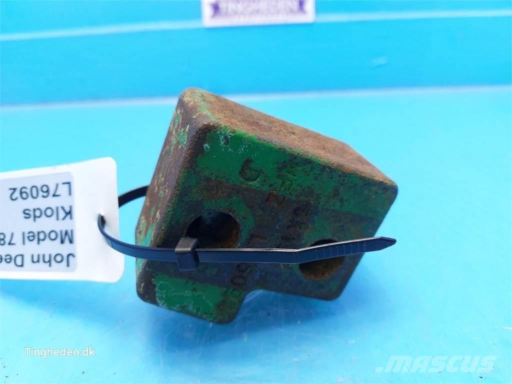 John Deere 7800 Cits traktoru papildaprīkojums