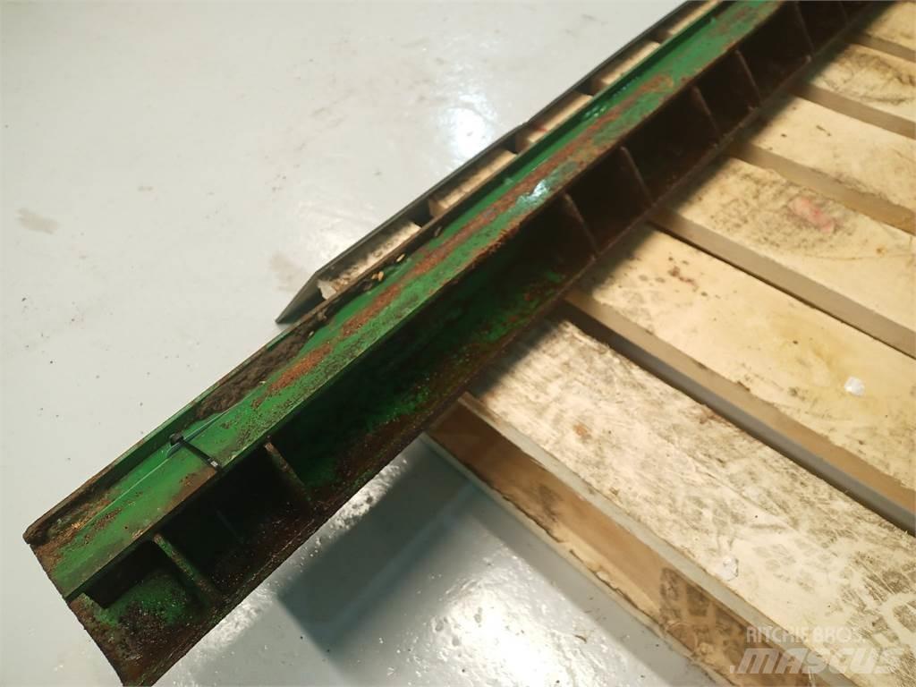 John Deere 9540 Ražas novākšanas kombainu papildaprīkojums