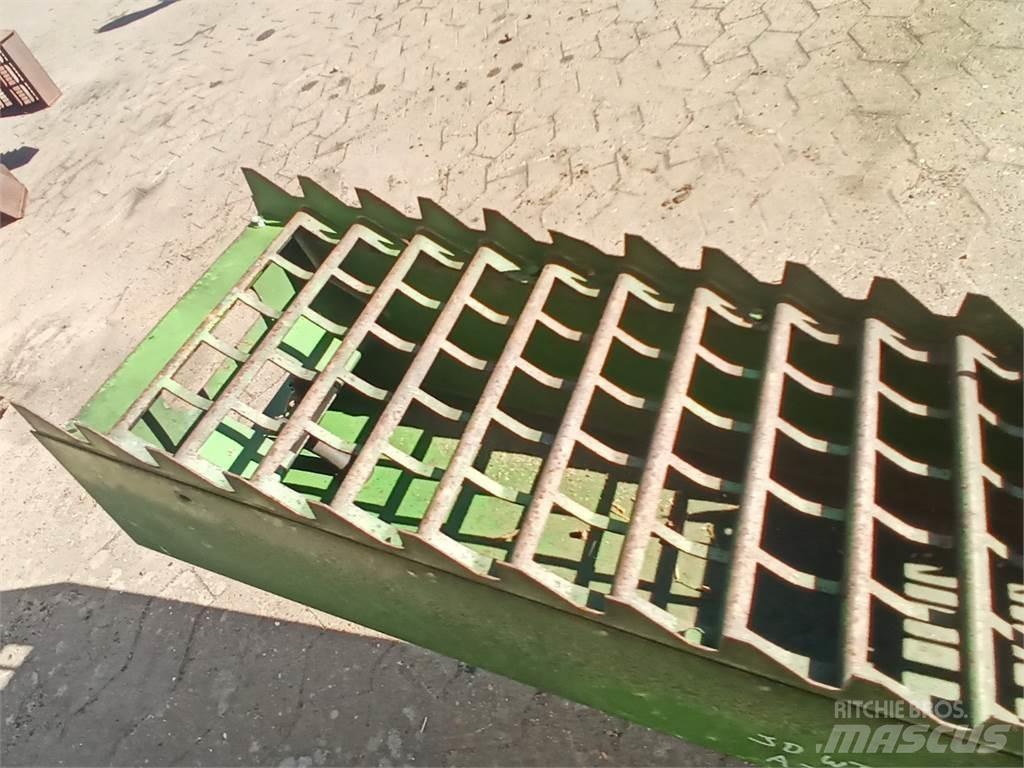 John Deere 9540 Ražas novākšanas kombainu papildaprīkojums