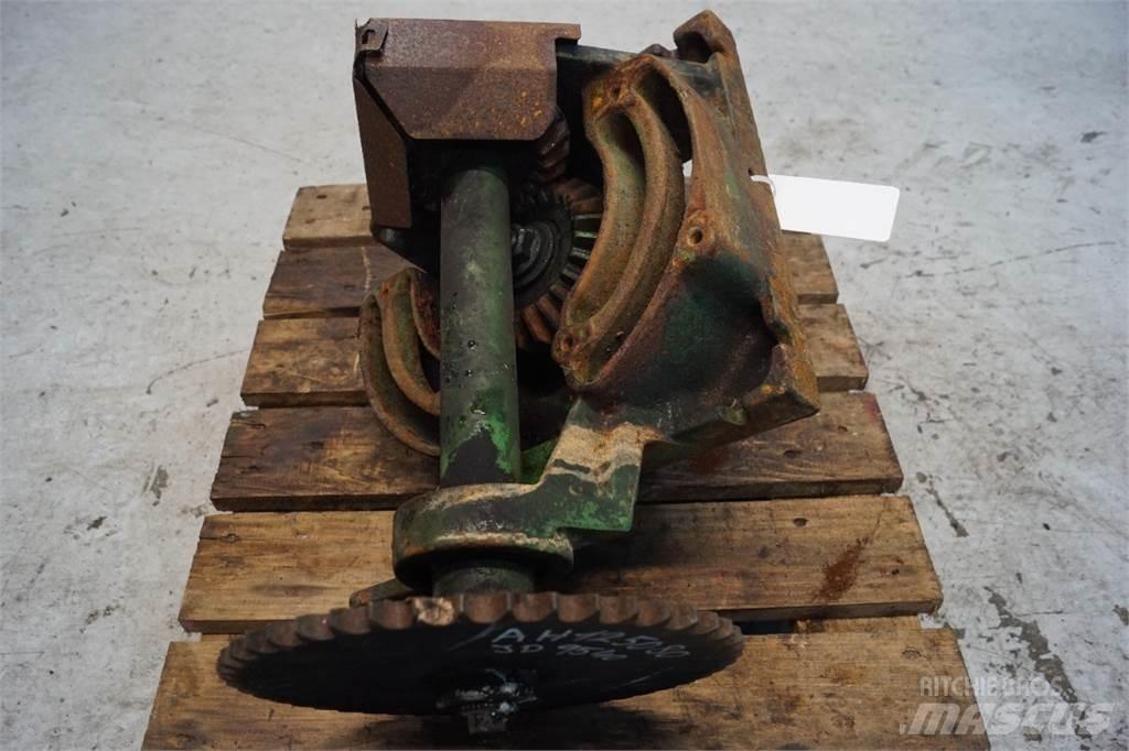 John Deere 9540 Ražas novākšanas kombainu papildaprīkojums