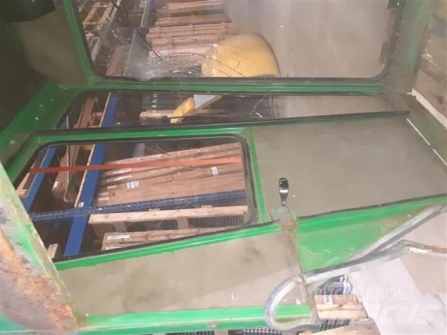 John Deere 955 Kabīnes un interjers