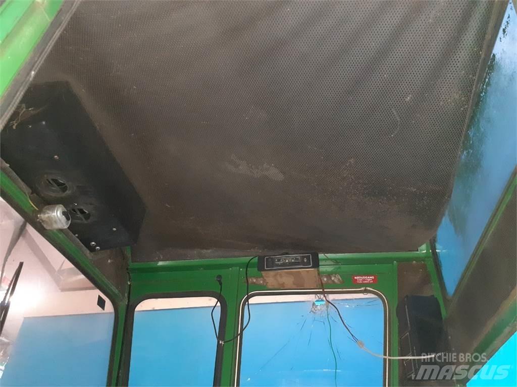 John Deere 955 Kabīnes un interjers