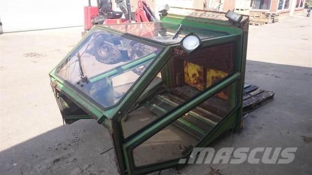 John Deere 975 Kabīnes un interjers