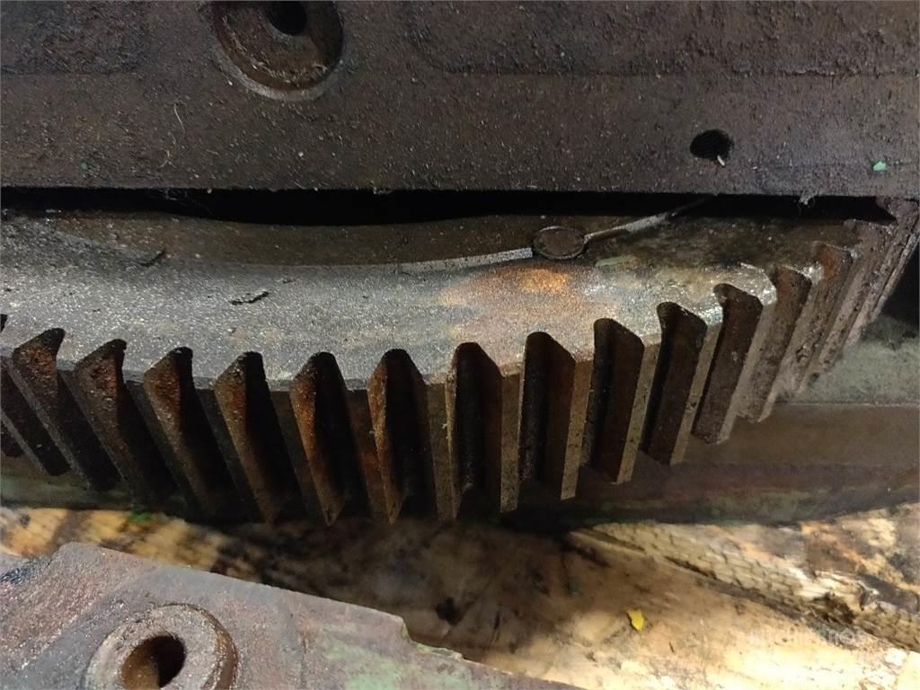 John Deere 975 Ražas novākšanas kombainu papildaprīkojums