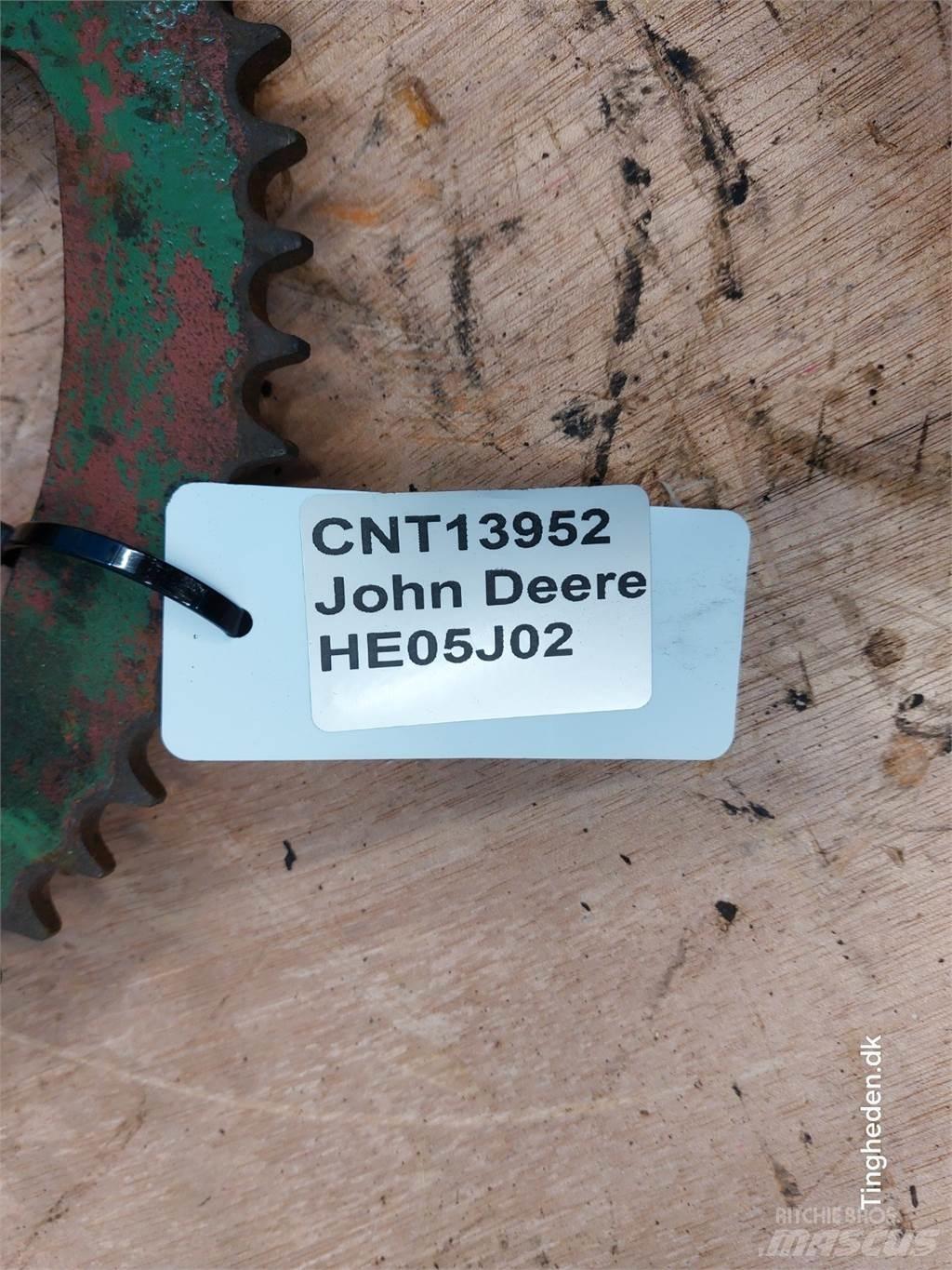 John Deere 975 Ražas novākšanas kombainu papildaprīkojums
