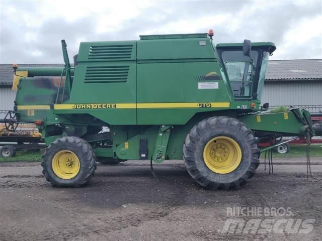 John Deere CTS Ražas novākšanas kombaini