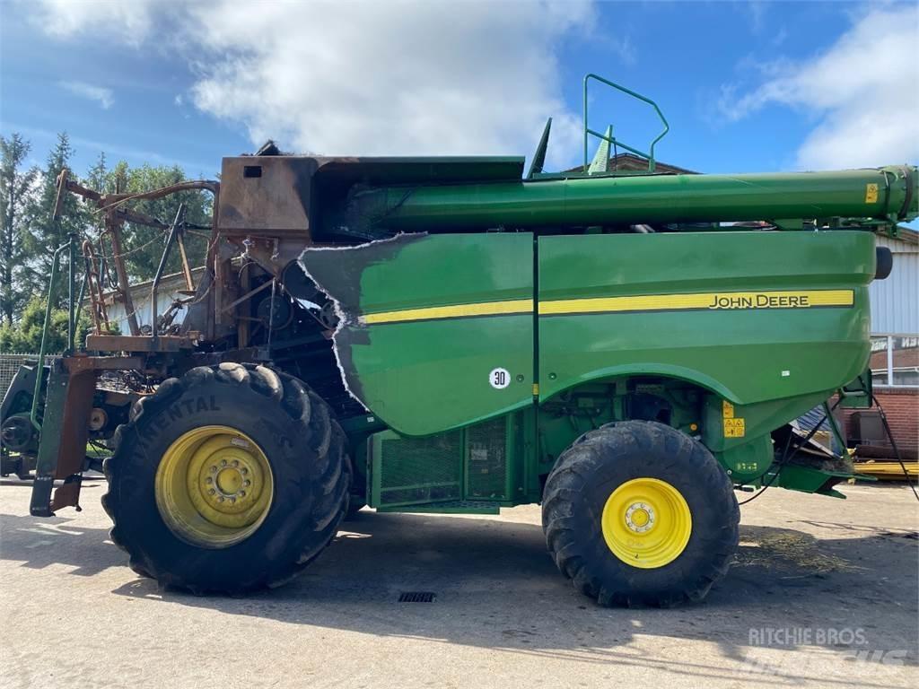 John Deere S670I Ražas novākšanas kombaini