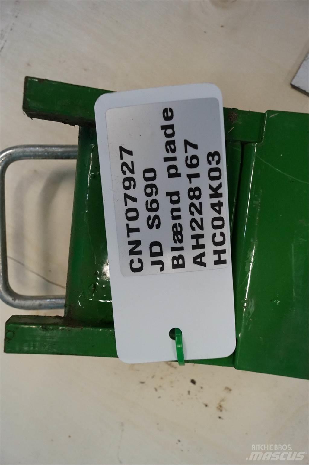 John Deere S690 Ražas novākšanas kombainu papildaprīkojums