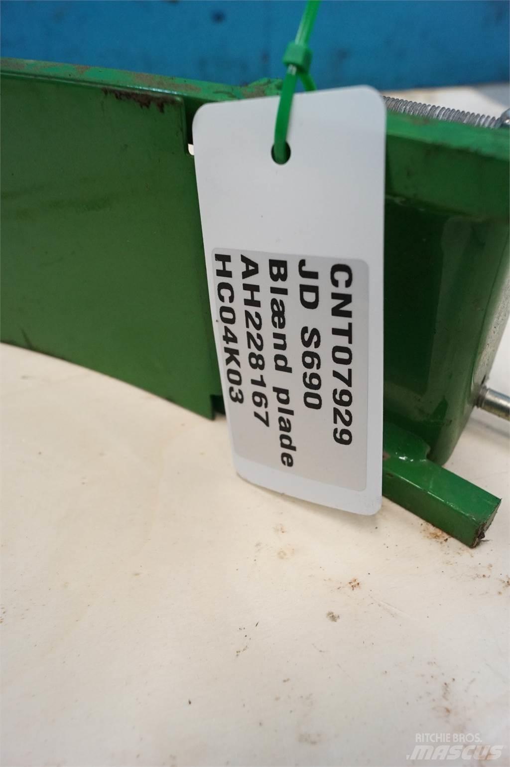 John Deere S690 Ražas novākšanas kombainu papildaprīkojums