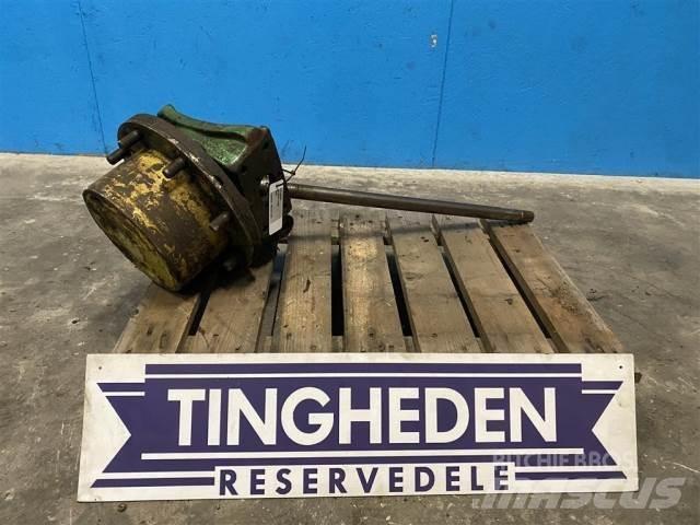 John Deere ZF Cits traktoru papildaprīkojums