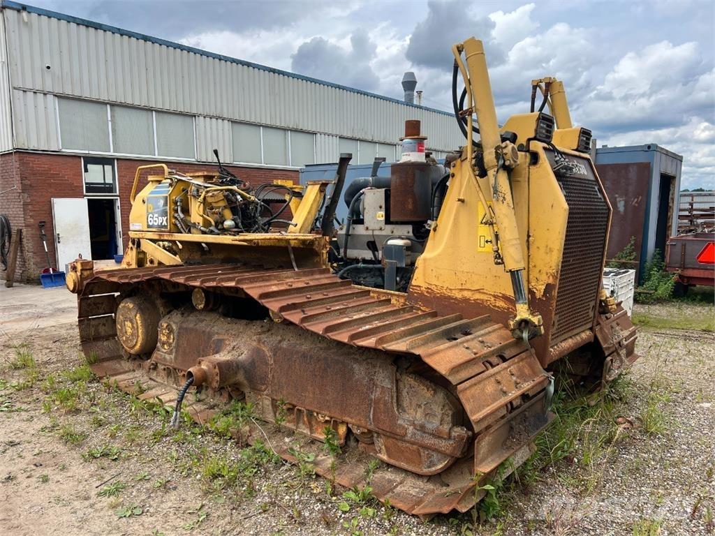 Komatsu D65PX-15 Kāpurķēžu buldozeri