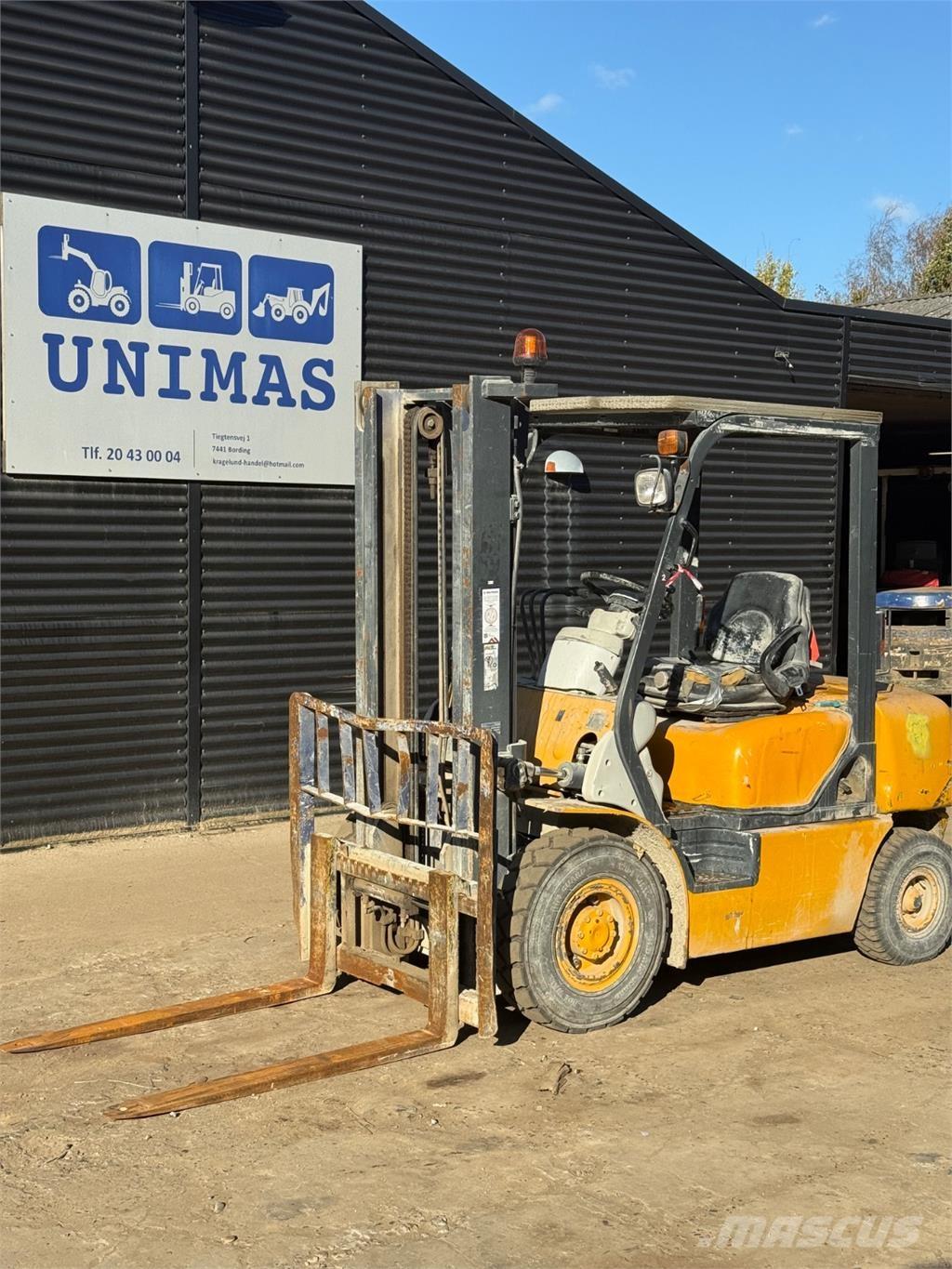 Komatsu FD25 Tehnika ar dīzeļa dzinēju