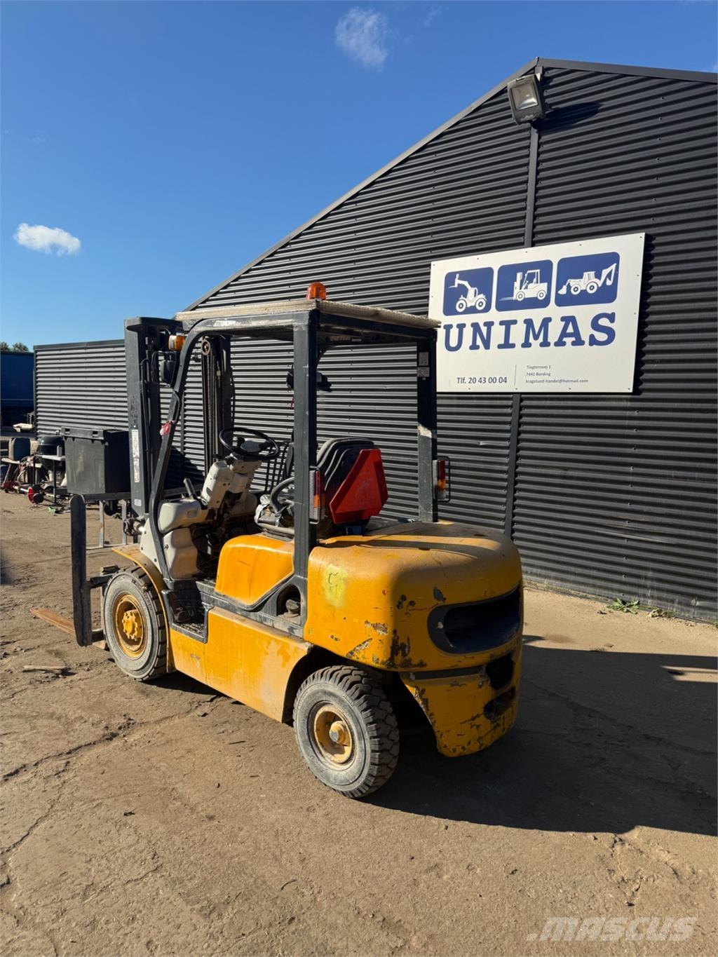 Komatsu FD25 Tehnika ar dīzeļa dzinēju