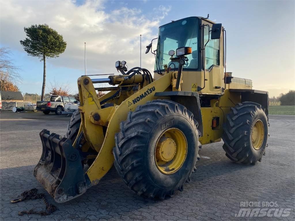 Komatsu WA270 Iekrāvēji uz riteņiem