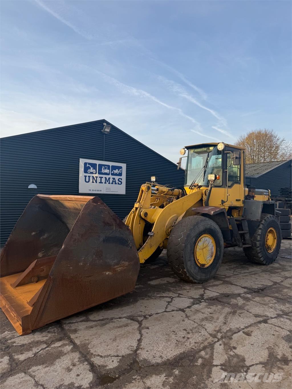 Komatsu WA270-3 Iekrāvēji uz riteņiem