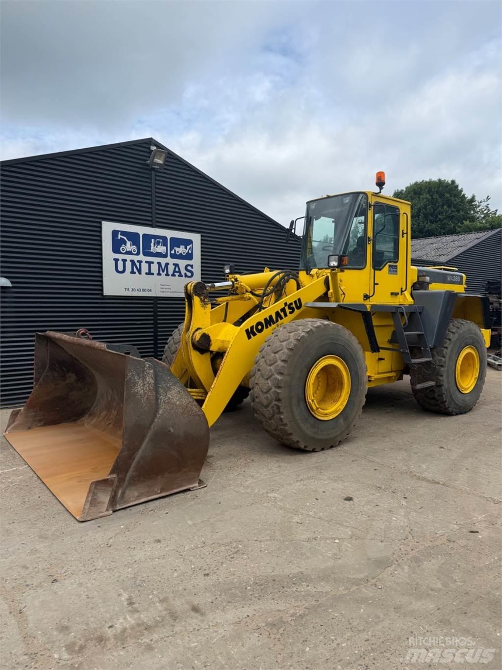 Komatsu WA380 Iekrāvēji uz riteņiem