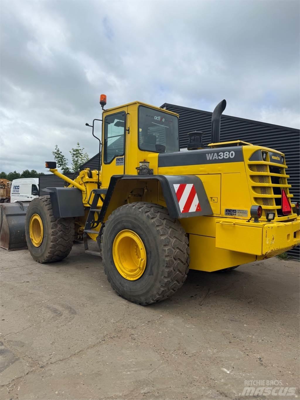 Komatsu WA380 Iekrāvēji uz riteņiem