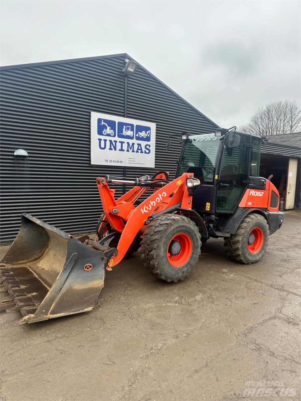 Kubota R082 Iekrāvēji uz riteņiem