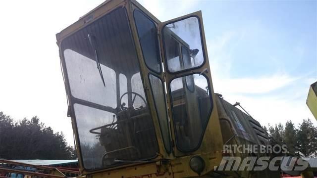 New Holland 1520 Kabīnes un interjers