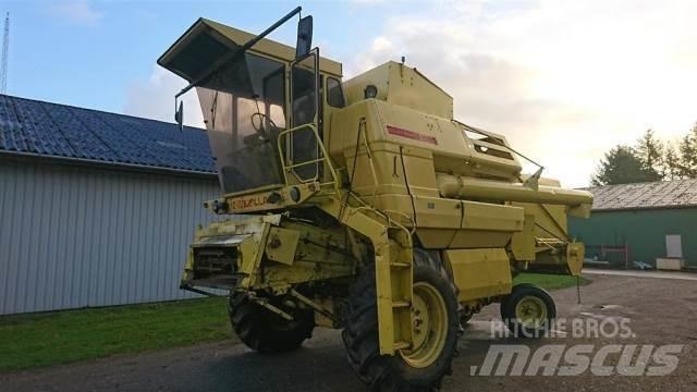 New Holland 1550 Ražas novākšanas kombaini