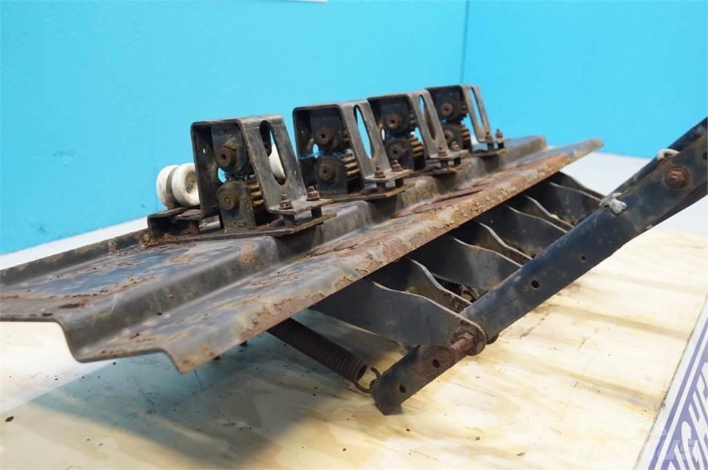 New Holland 4860 Cits lopbarības novācēju, kombainu aprīkojums
