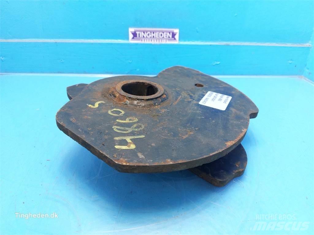 New Holland 4860 Cits lopbarības novācēju, kombainu aprīkojums
